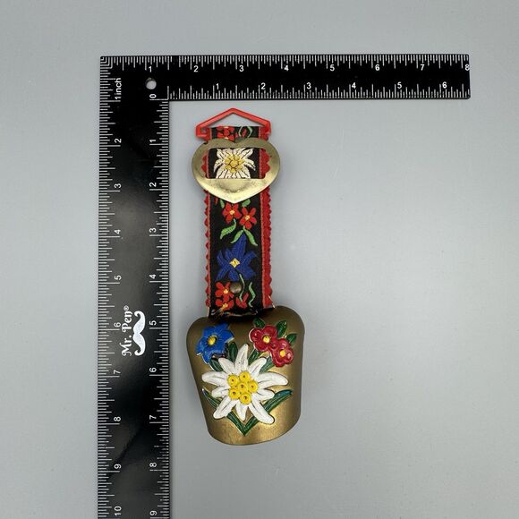 Vtg Hand Painted Edelweiss Flower Brass Swiss Cow Bell with Embroidered Strap - Picture 3 of 8